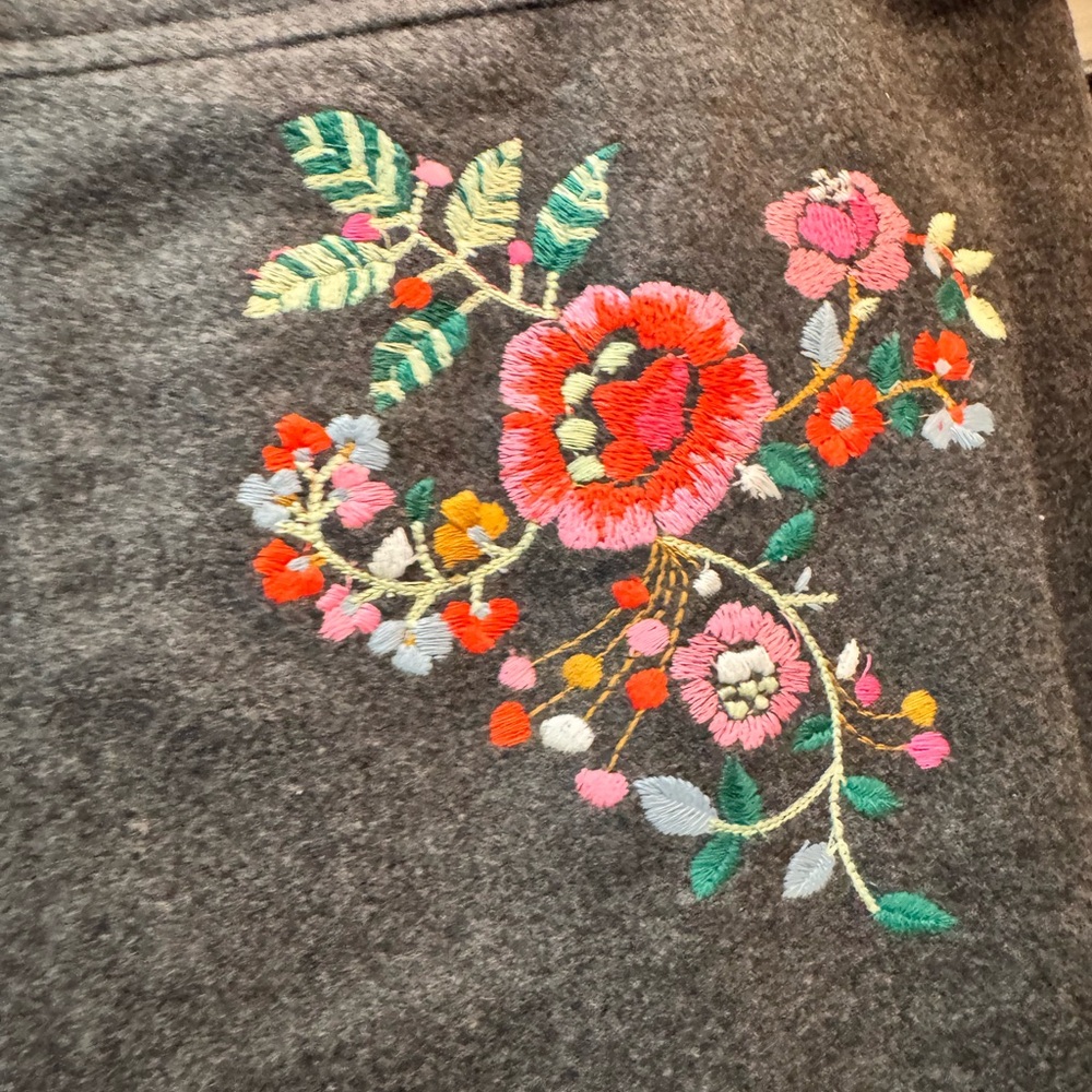 Loft Sz 4 Gray Wool Blend EUC front zip skirt Embroidered Floral - Picture 7 of 7